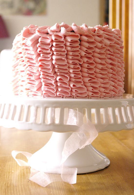 Pink ruffle cake : un gâteau au chocolat avec un glaçage en forme de volants