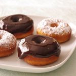 Donuts à la vanille et glaçage chocolat-miel