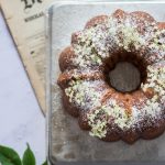 Fleurs de sureau sur ce gâteau couronne au citron