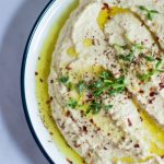 Houmous maison au tahini, citron et piment