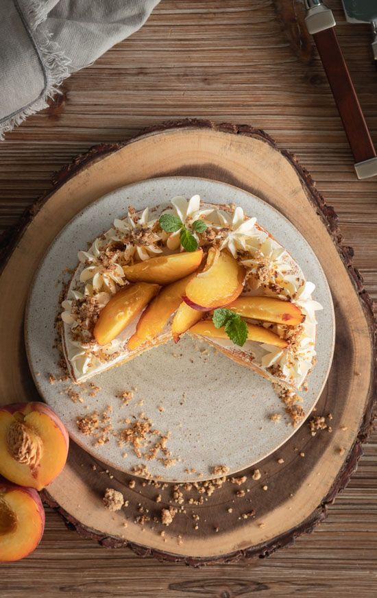 Gâteau à étages à la pêche jaune